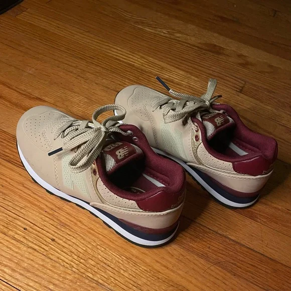 NEW BALANCE 574 - Picture 2 of 6